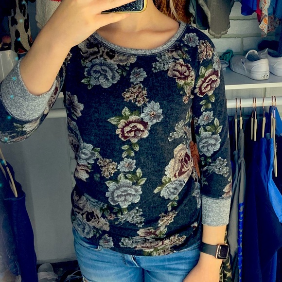 Floral top - Picture 2 of 4